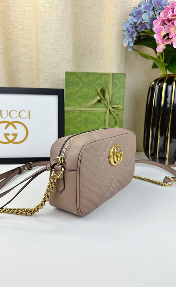 激安グッチバッグコピー背面デザイン